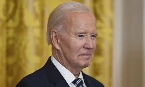 Ông Biden chỉ trích ý tưởng bỏ luật 'sinh ở Mỹ là công dân Mỹ' Ông Biden chỉ trích ý tưởng bỏ luật 'sinh ở Mỹ là công dân Mỹ'
