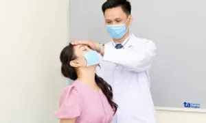 Đau đầu, tê nhức vai gáy cảnh báo thoái hóa cột sống cổ