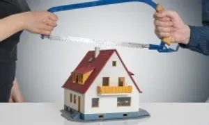 Anh trai tự ý sang tên sổ đỏ sau khi cha mẹ mất, tôi đòi được không?
